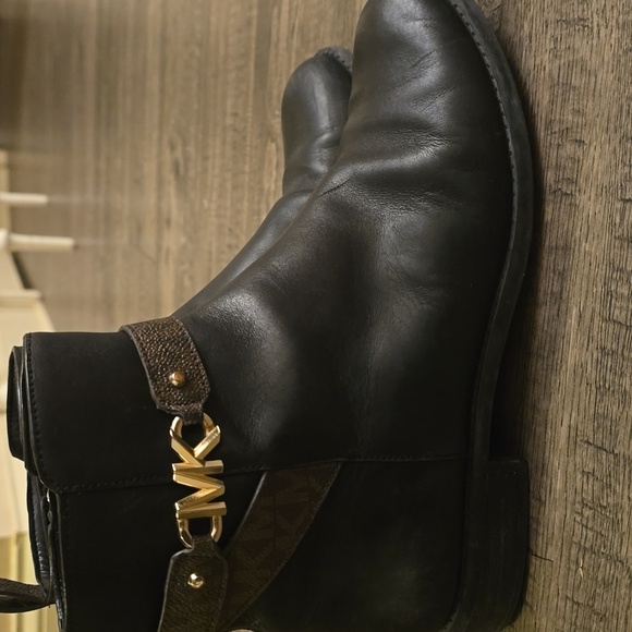 Michael Kors‎ Black Farrah Flat Ankle BootiesWomen's 7.5